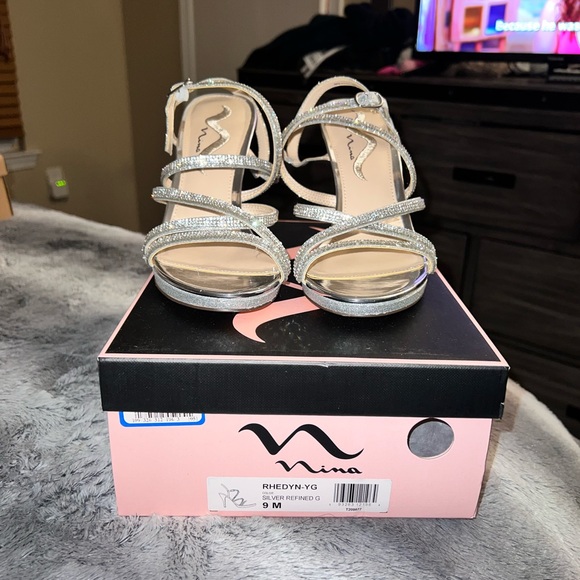 *NIB* Nina Silver Refined Bling Metallic Heels - Picture 3 of 4